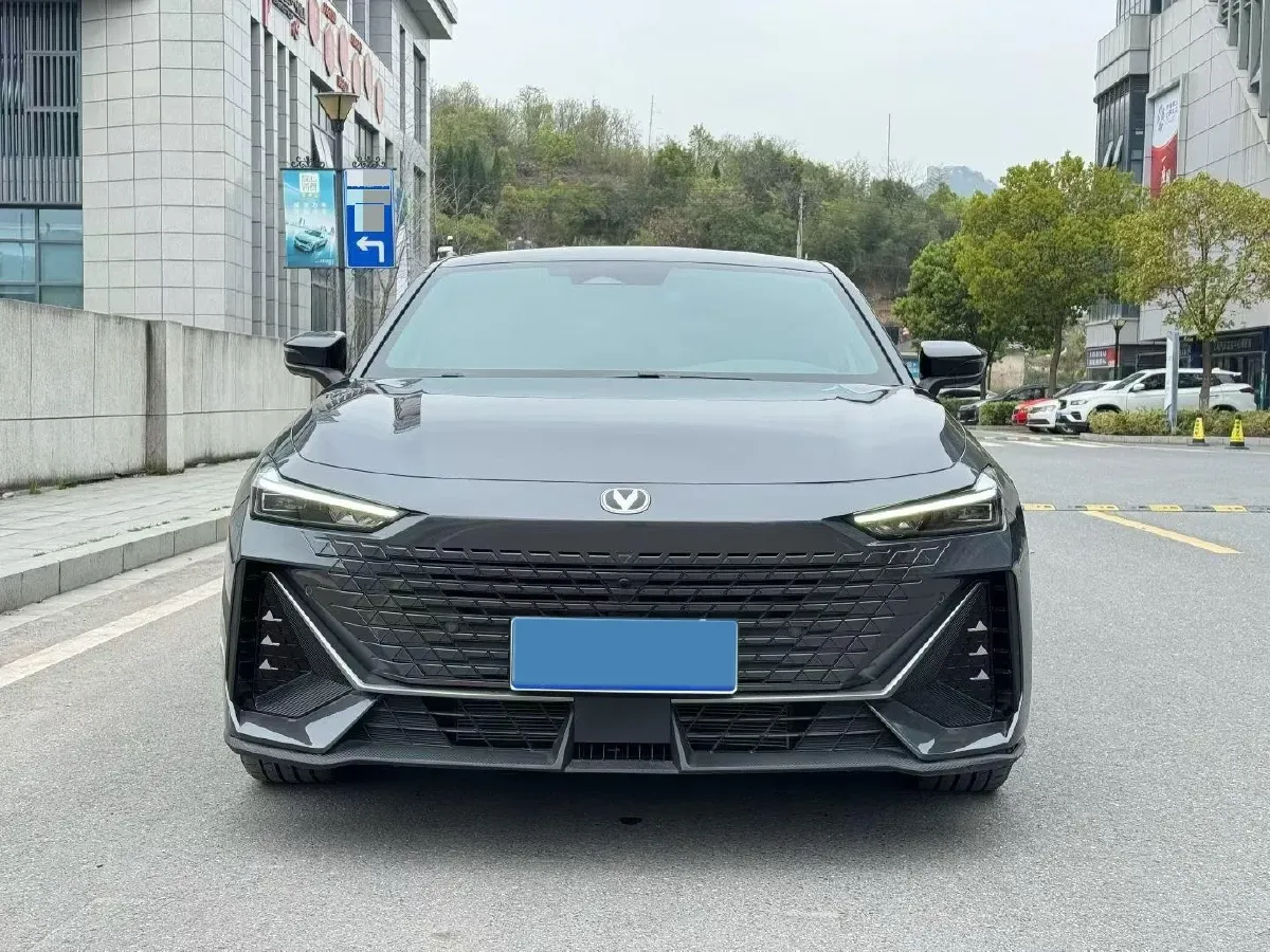 2024 ChangAn UNI-V 1.5T 188HP L4 7DCT,autocango,china used car exporter,china ev exporter,chinese used car exporter,chinese used ev exporter