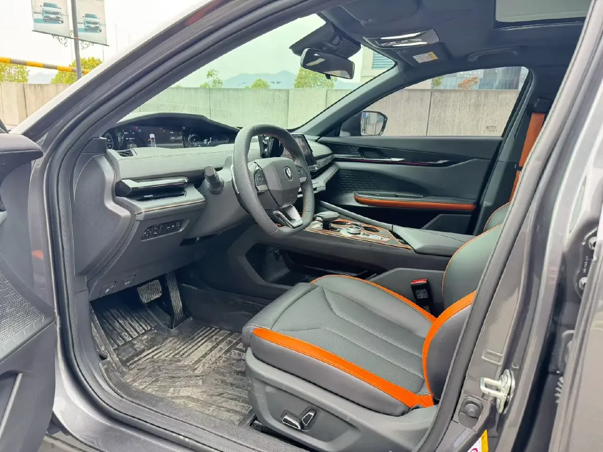 2024 ChangAn UNI-V 1.5T 188HP L4 7DCT,autocango,china used car exporter,china ev exporter,chinese used car exporter,chinese used ev exporter