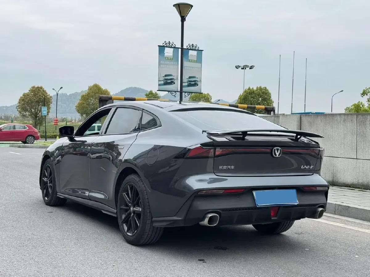 2024 ChangAn UNI-V 1.5T 188HP L4 7DCT,autocango,china used car exporter,china ev exporter,chinese used car exporter,chinese used ev exporter