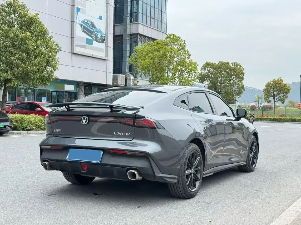 2024 ChangAn UNI-V 1.5T 188HP L4 7DCT,autocango,china used car exporter,china ev exporter,chinese used car exporter,chinese used ev exporter