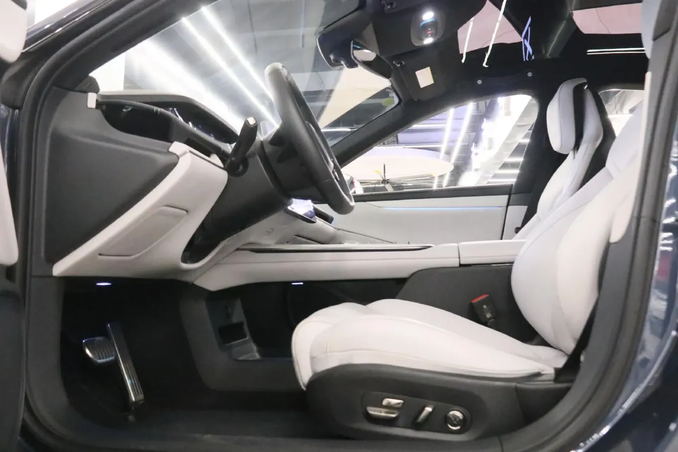 2024 MI SU7 BEV 101KWH,autocango,china used car exporter,china ev exporter,chinese used car exporter,chinese used ev exporter