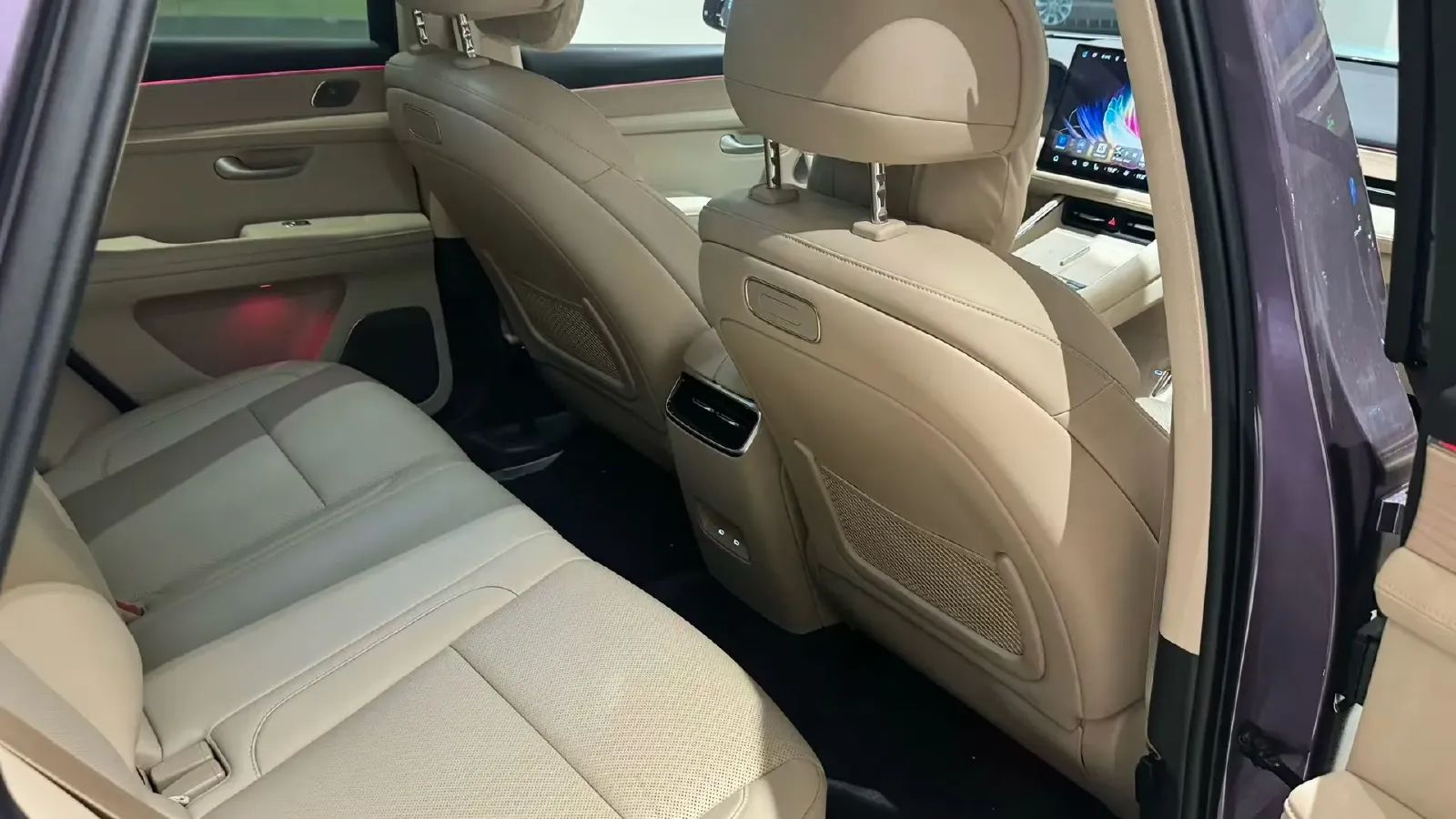 2025 AITO AITO M5 1.5T 152HP L4 REEV 42KWH,autocango,china used car exporter,china ev exporter,chinese used car exporter,chinese used ev exporter