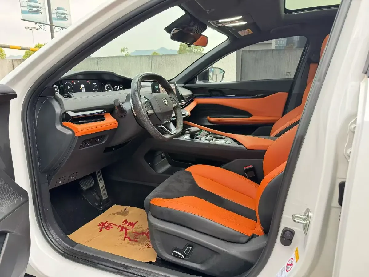 2023 ChangAn UNI-V 1.5T 188HP L4 7DCT,autocango,china used car exporter,china ev exporter,chinese used car exporter,chinese used ev exporter