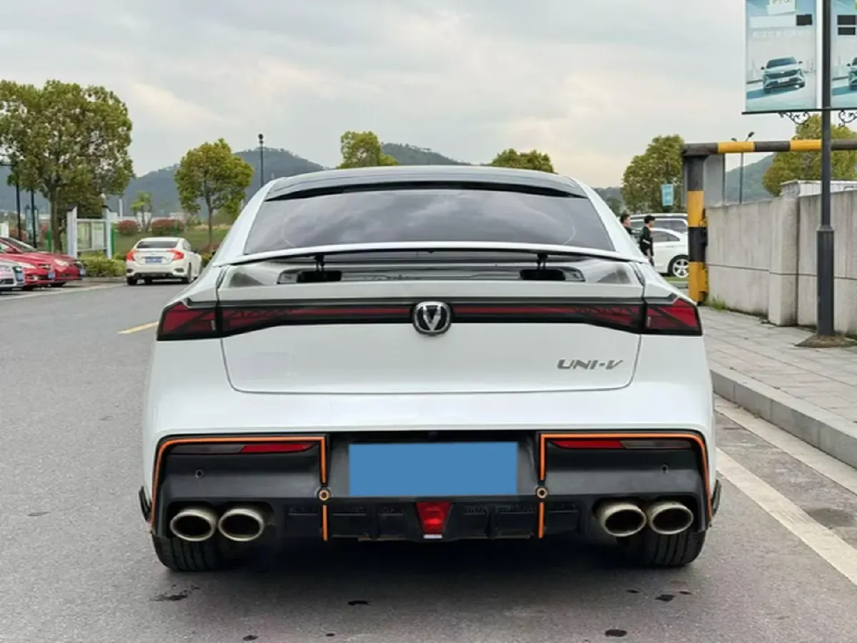 2023 ChangAn UNI-V 1.5T 188HP L4 7DCT,autocango,china used car exporter,china ev exporter,chinese used car exporter,chinese used ev exporter