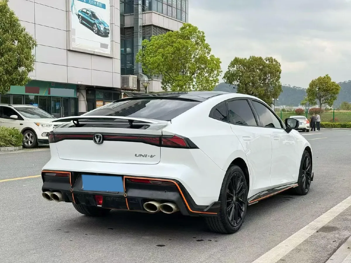 2023 ChangAn UNI-V 1.5T 188HP L4 7DCT,autocango,china used car exporter,china ev exporter,chinese used car exporter,chinese used ev exporter