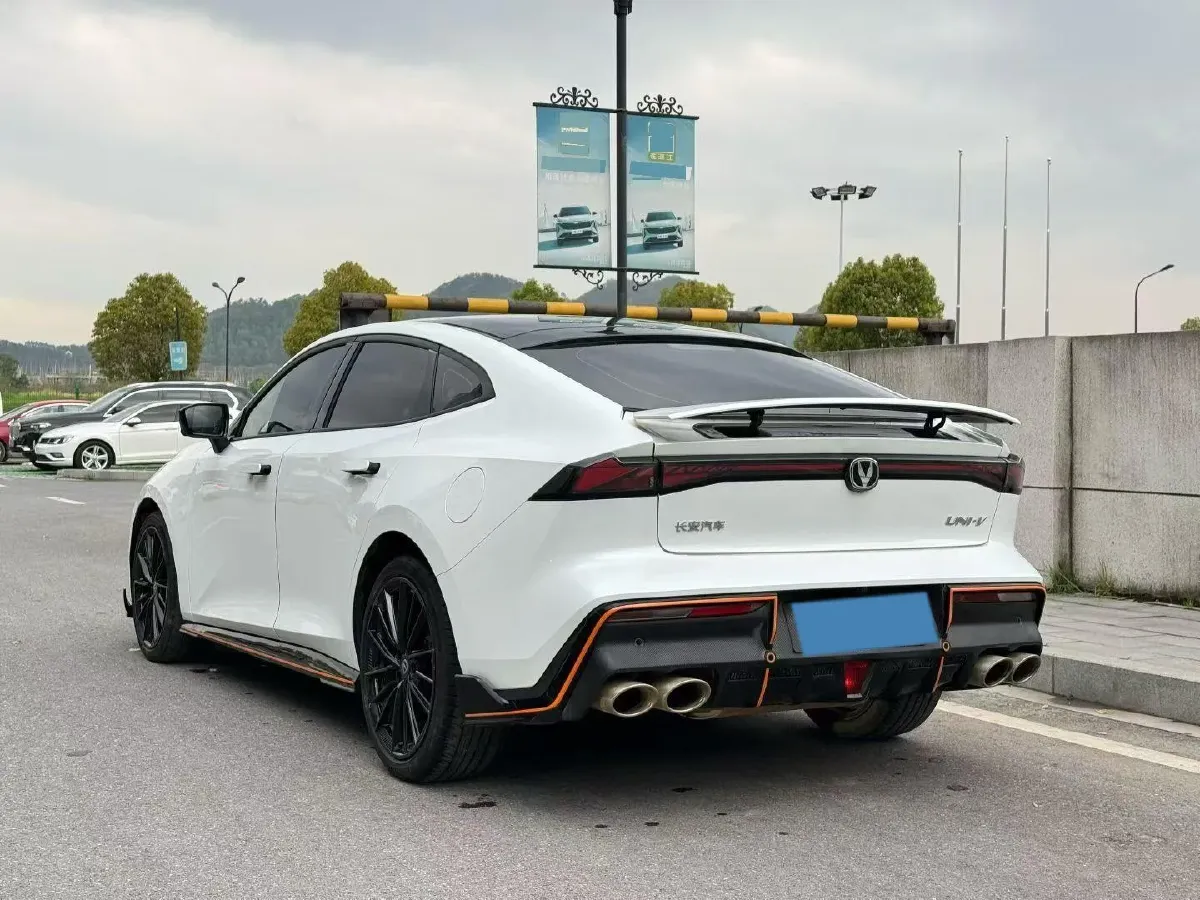 2023 ChangAn UNI-V 1.5T 188HP L4 7DCT,autocango,china used car exporter,china ev exporter,chinese used car exporter,chinese used ev exporter