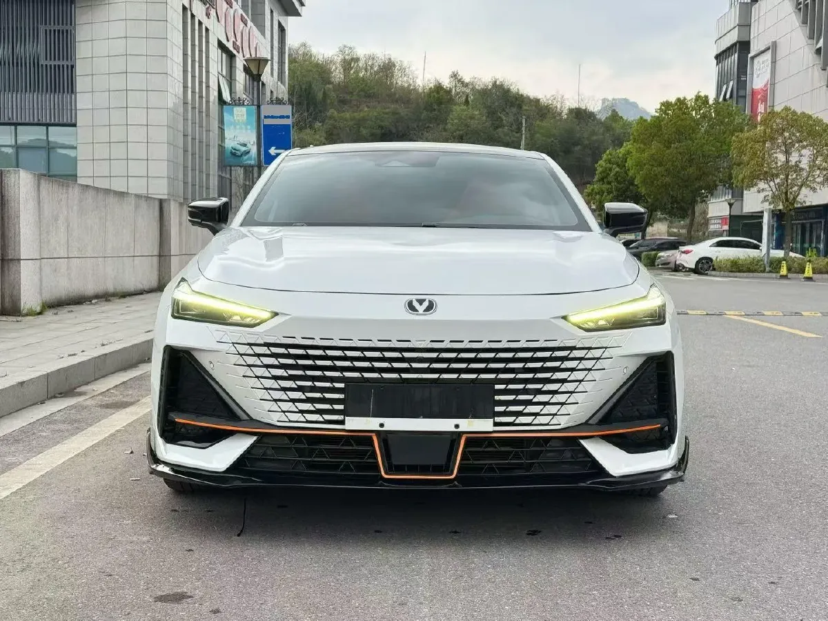 2023 ChangAn UNI-V 1.5T 188HP L4 7DCT,autocango,china used car exporter,china ev exporter,chinese used car exporter,chinese used ev exporter