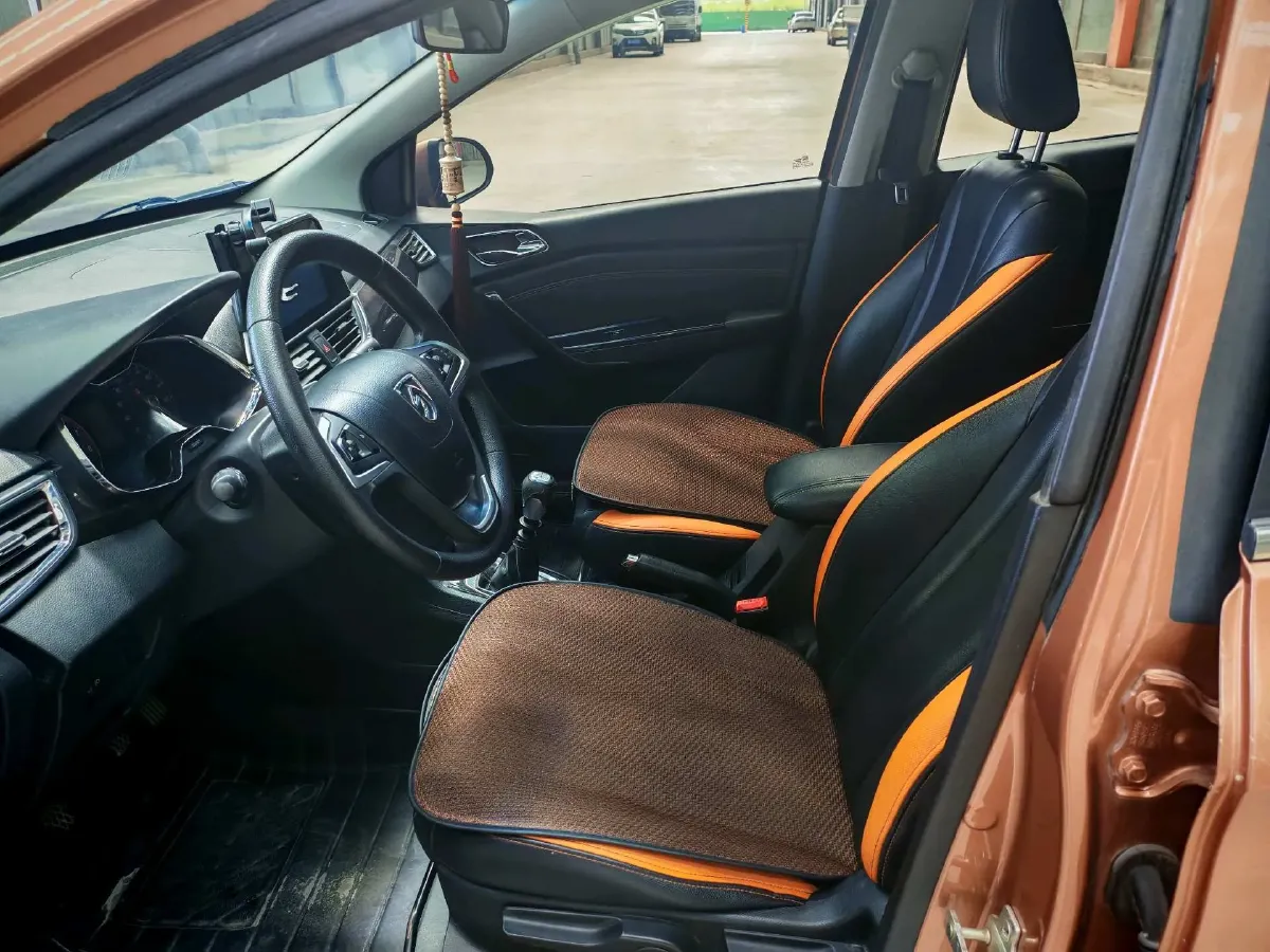 2017 BaoJun 310 1.5L 112HP L4 6MT,autocango,china used car exporter,china ev exporter,chinese used car exporter,chinese used ev exporter