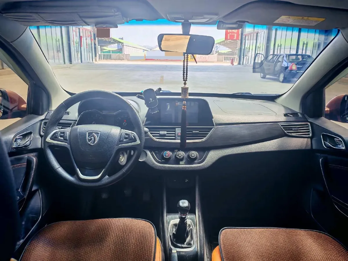 2017 BaoJun 310 1.5L 112HP L4 6MT,autocango,china used car exporter,china ev exporter,chinese used car exporter,chinese used ev exporter