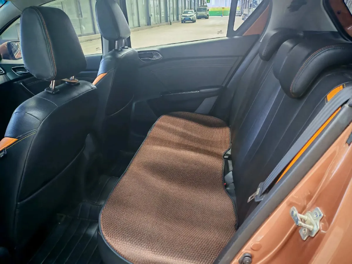 2017 BaoJun 310 1.5L 112HP L4 6MT,autocango,china used car exporter,china ev exporter,chinese used car exporter,chinese used ev exporter