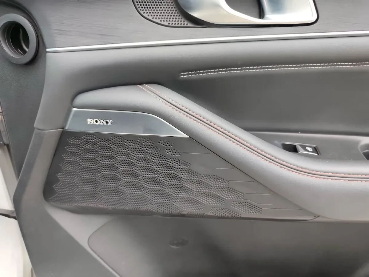 2021 ChangAn UNI-K 2.0T 233HP L4 8AT,autocango,china used car exporter,china ev exporter,chinese used car exporter,chinese used ev exporter