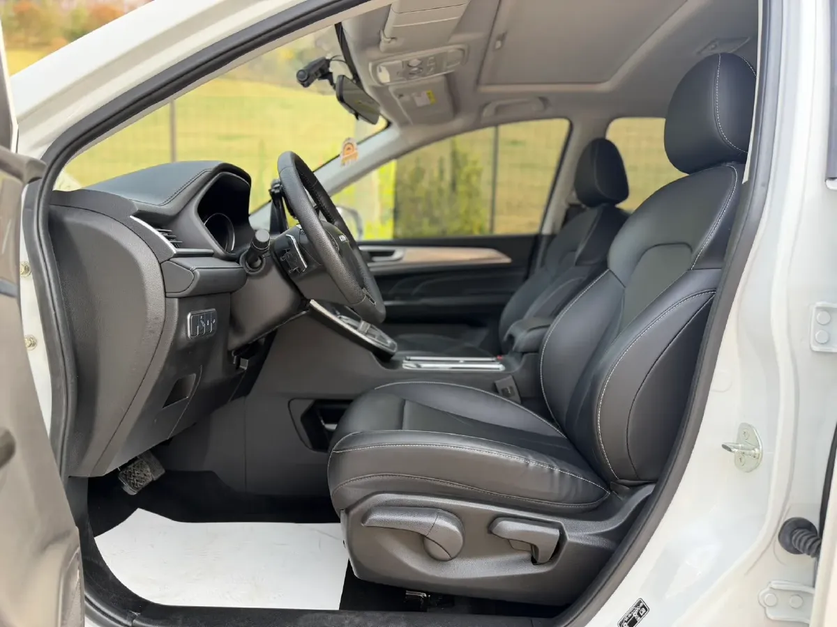 2021 Haval M6 1.5T 150HP L4 7DCT,autocango,china used car exporter,china ev exporter,chinese used car exporter,chinese used ev exporter