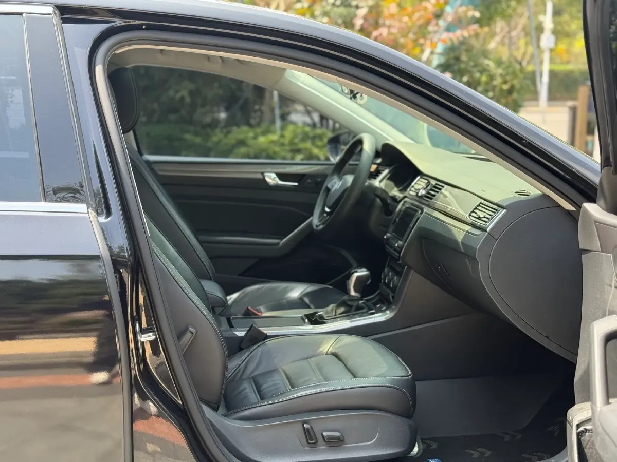 2017 Volkswagen Passat 1.8T 180HP L4 7DCT,autocango,china used car exporter,china ev exporter,chinese used car exporter,chinese used ev exporter