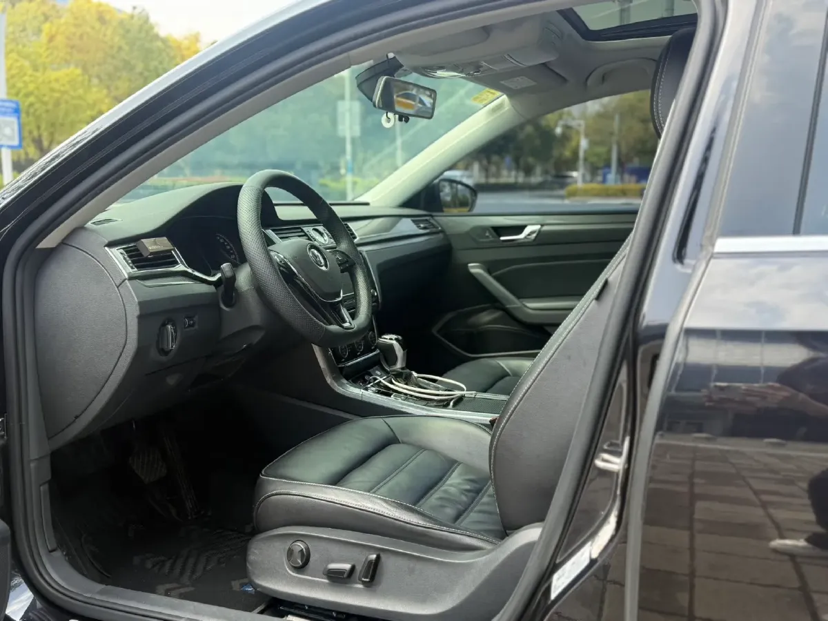 2017 Volkswagen Passat 1.8T 180HP L4 7DCT,autocango,china used car exporter,china ev exporter,chinese used car exporter,chinese used ev exporter