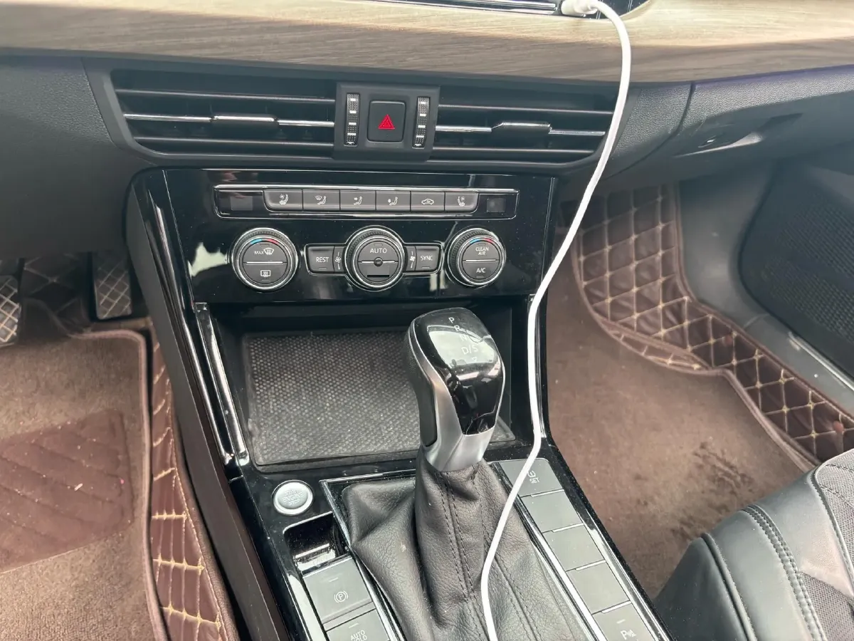 2020 Volkswagen Passat 2.0T 186HP L4 7DCT,autocango,china used car exporter,china ev exporter,chinese used car exporter,chinese used ev exporter