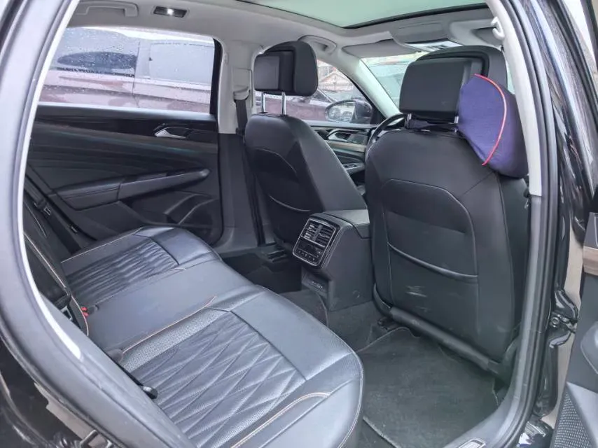 2021 Volkswagen Passat 2.0T 220HP L4 7DCT,autocango,china used car exporter,china ev exporter,chinese used car exporter,chinese used ev exporter