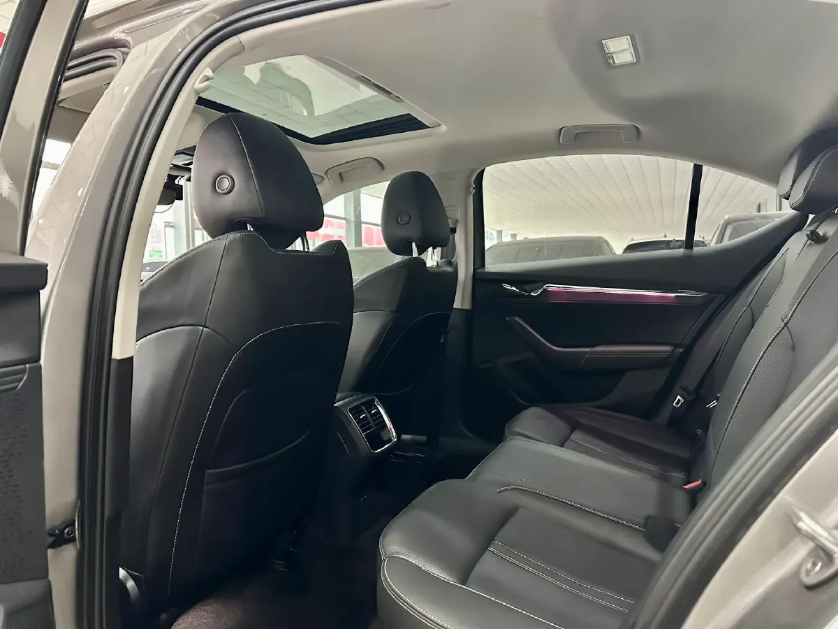 2022 Skoda Octavia 1.4T 150HP L4 7DCT,autocango,china used car exporter,china ev exporter,chinese used car exporter,chinese used ev exporter