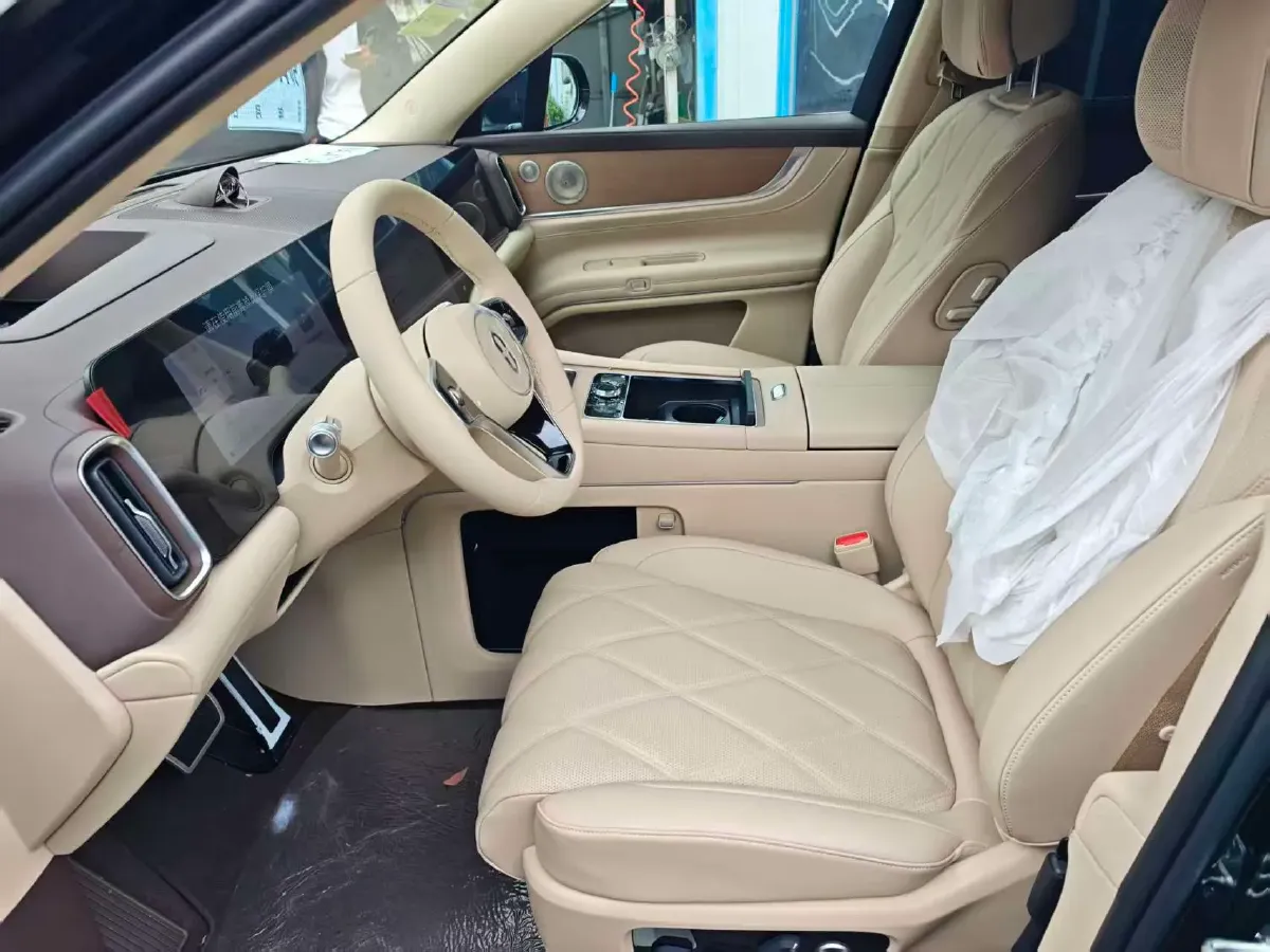 2025 AITO AITO M9 REEV 160HP REEV 52KWH,autocango,china used car exporter,china ev exporter,chinese used car exporter,chinese used ev exporter