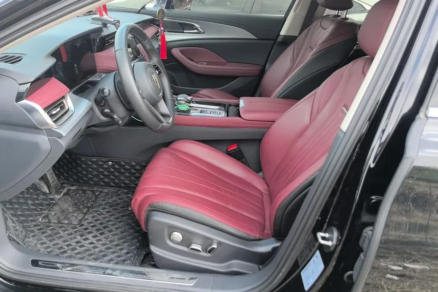 2024 HongQi H5 2.0T 224HP L4 8AT,autocango,china used car exporter,china ev exporter,chinese used car exporter,chinese used ev exporter