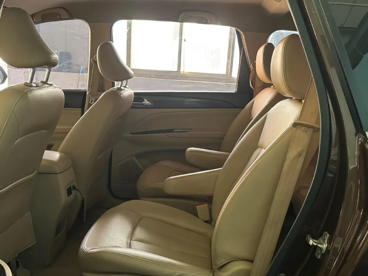 2016 BaoJun 730 1.5L 112HP L4 5MT,autocango,china used car exporter,china ev exporter,chinese used car exporter,chinese used ev exporter