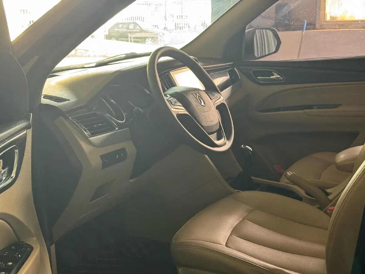 2016 BaoJun 730 1.5L 112HP L4 5MT,autocango,china used car exporter,china ev exporter,chinese used car exporter,chinese used ev exporter