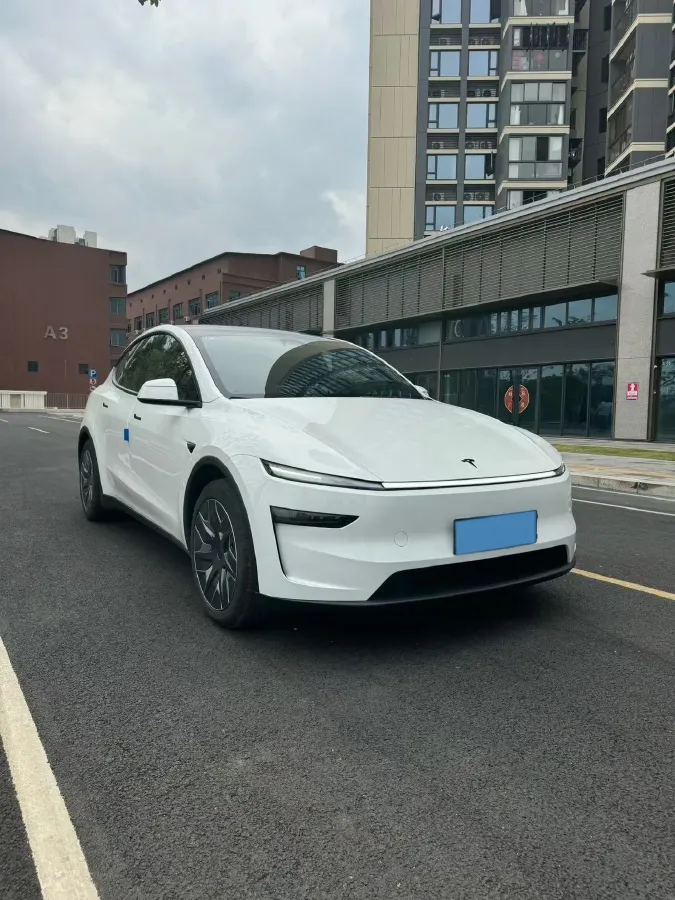 2025 Tesla Model Y L BEV,autocango,china used car exporter,china ev exporter,chinese used car exporter,chinese used ev exporter