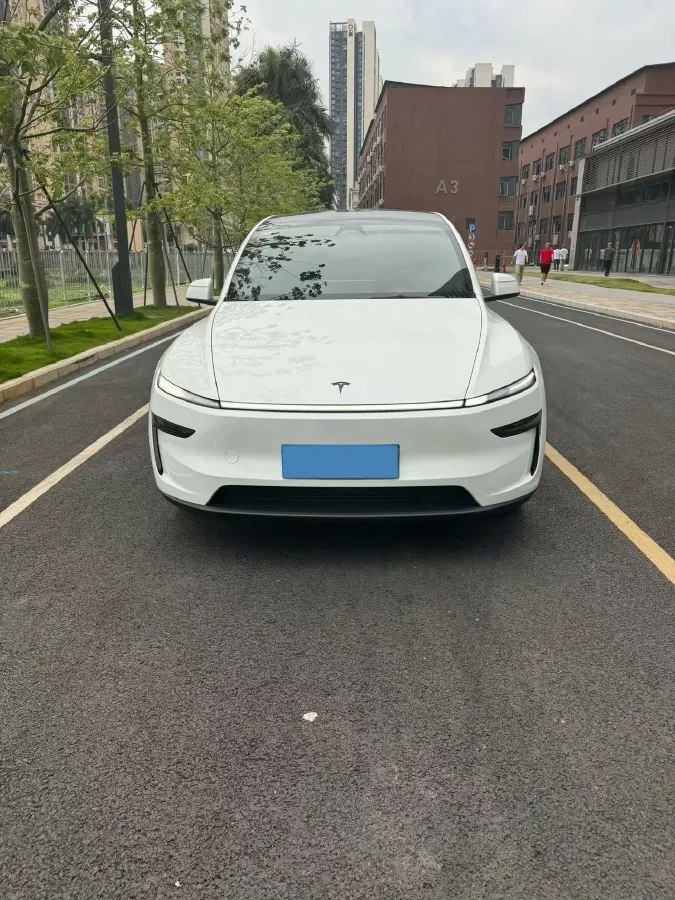 2025 Tesla Model Y L BEV,autocango,china used car exporter,china ev exporter,chinese used car exporter,chinese used ev exporter
