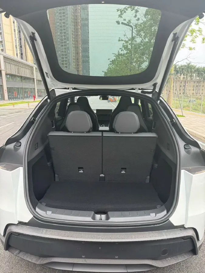 2025 Tesla Model Y L BEV,autocango,china used car exporter,china ev exporter,chinese used car exporter,chinese used ev exporter
