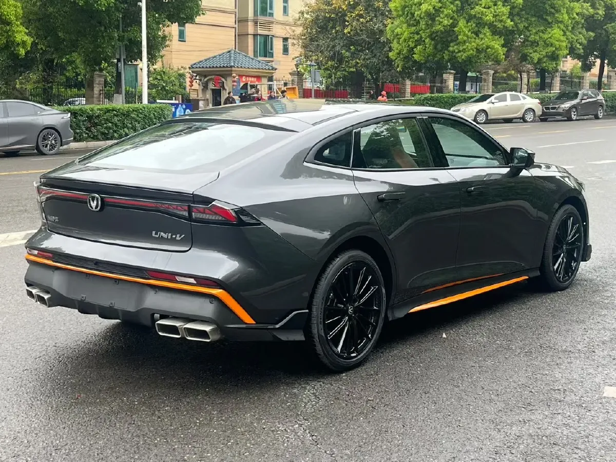 2024 ChangAn UNI-V 1.5T 188HP L4 7DCT,autocango,china used car exporter,china ev exporter,chinese used car exporter,chinese used ev exporter