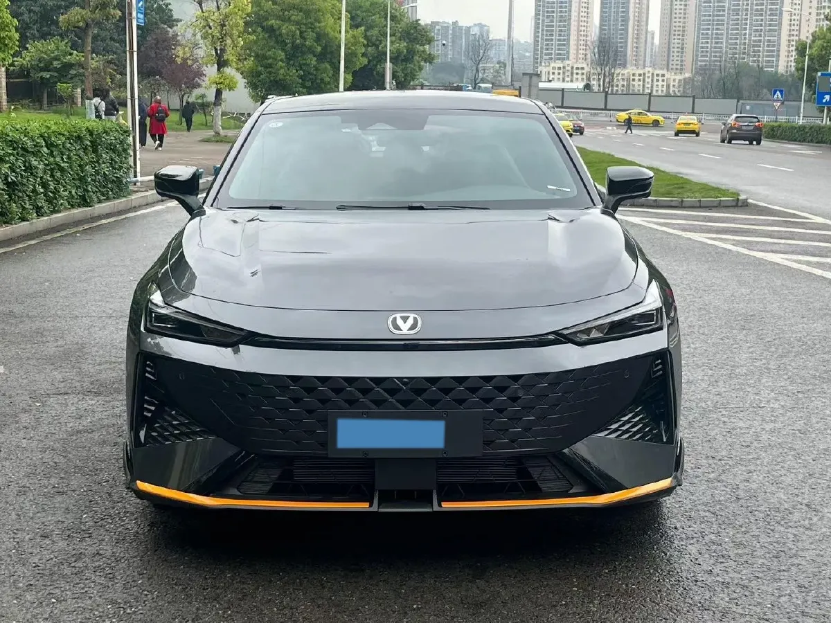 2024 ChangAn UNI-V 1.5T 188HP L4 7DCT,autocango,china used car exporter,china ev exporter,chinese used car exporter,chinese used ev exporter
