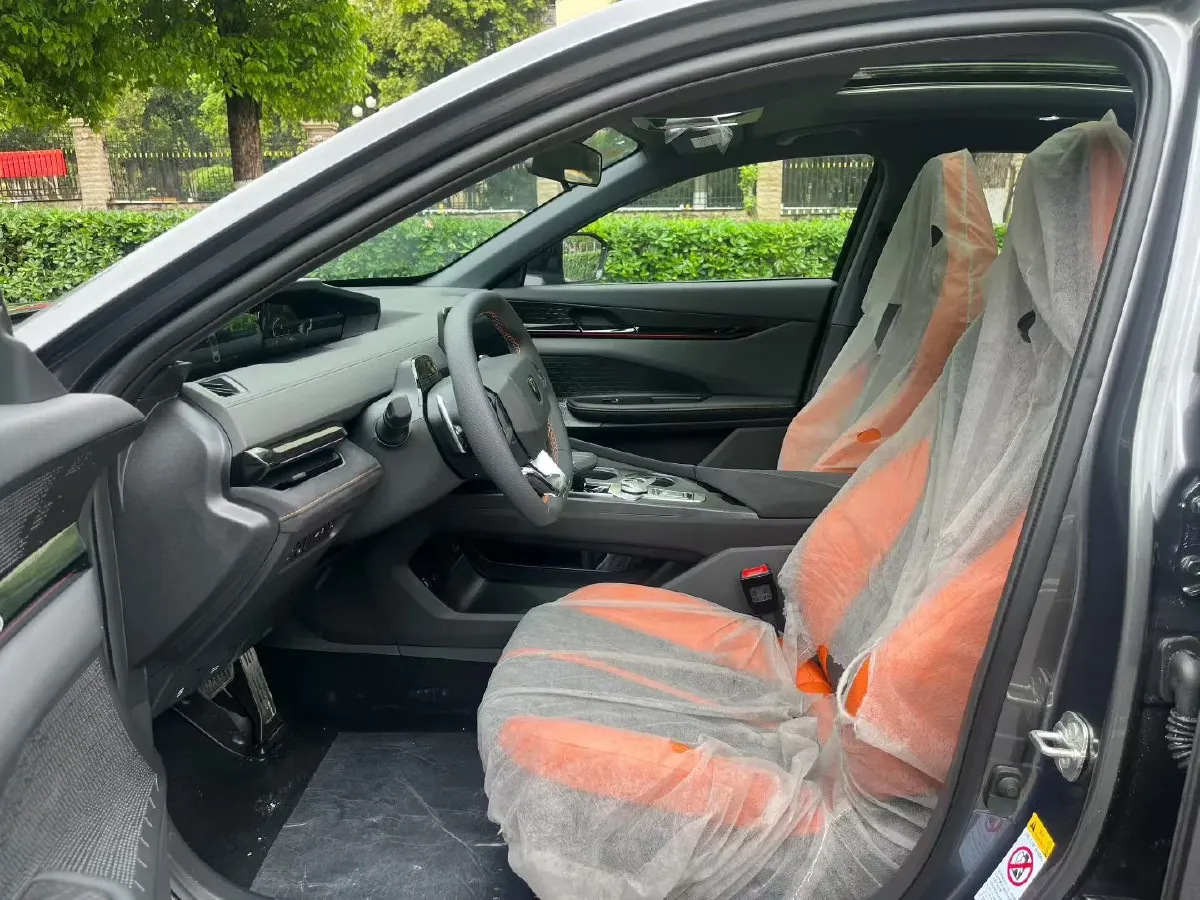 2024 ChangAn UNI-V 1.5T 188HP L4 7DCT,autocango,china used car exporter,china ev exporter,chinese used car exporter,chinese used ev exporter