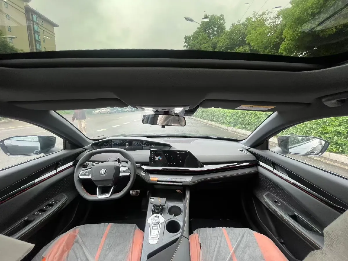 2024 ChangAn UNI-V 1.5T 188HP L4 7DCT,autocango,china used car exporter,china ev exporter,chinese used car exporter,chinese used ev exporter