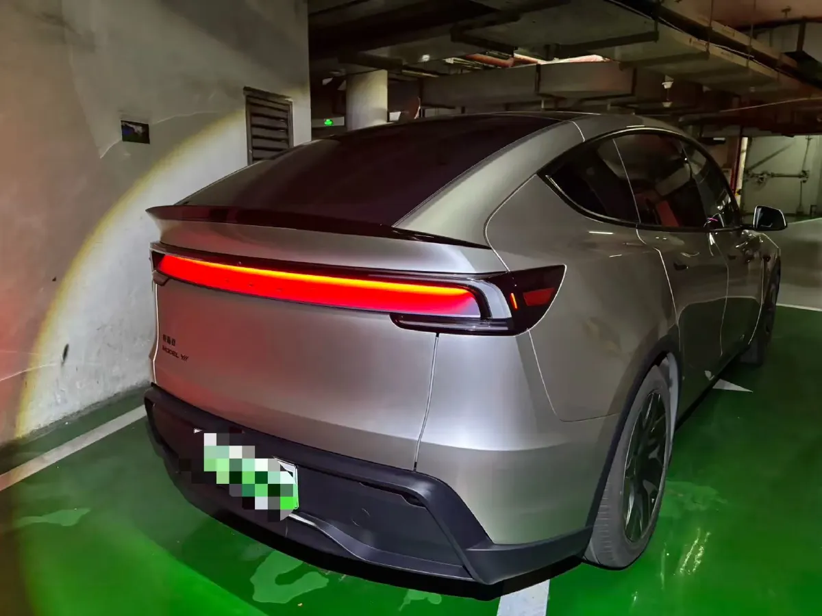 2025 Tesla Model Y L BEV,autocango,china used car exporter,china ev exporter,chinese used car exporter,chinese used ev exporter