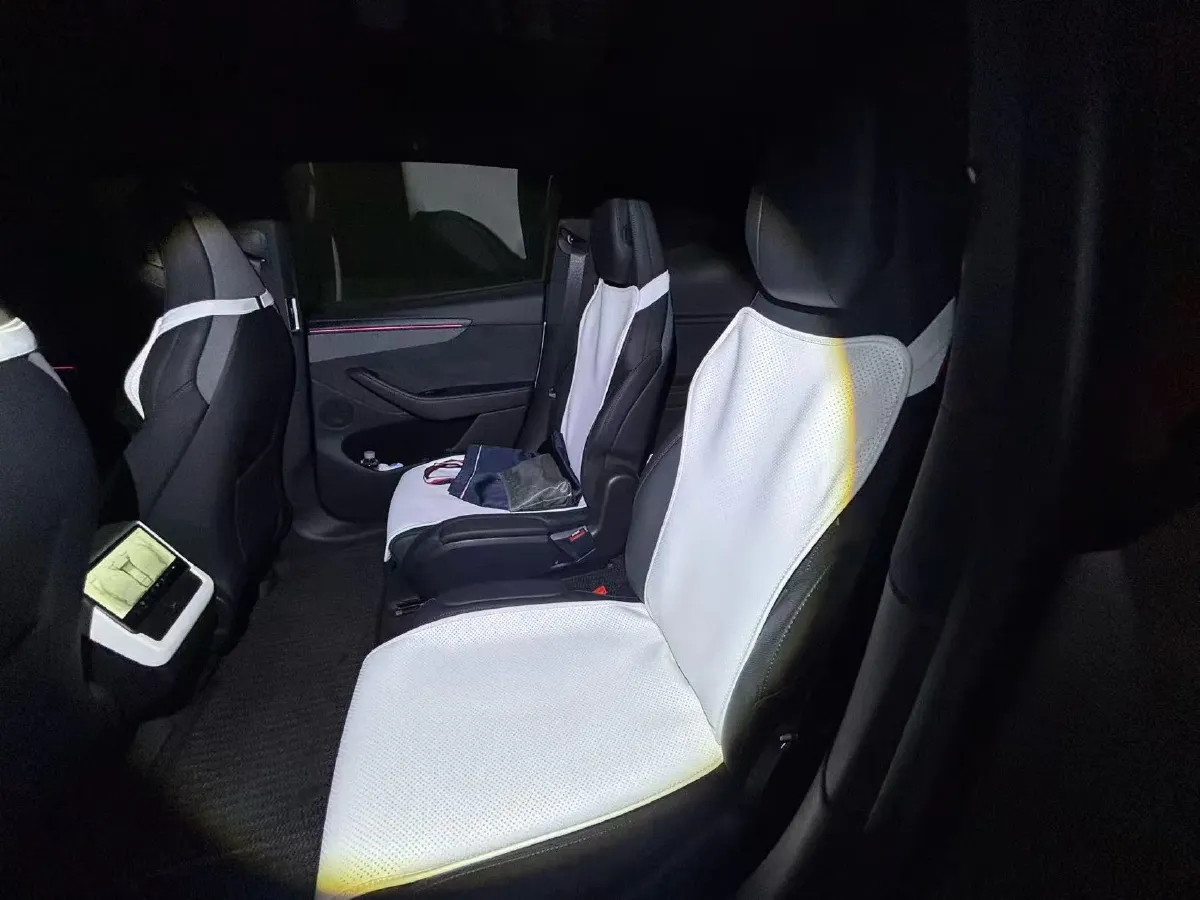 2025 Tesla Model Y L BEV,autocango,china used car exporter,china ev exporter,chinese used car exporter,chinese used ev exporter