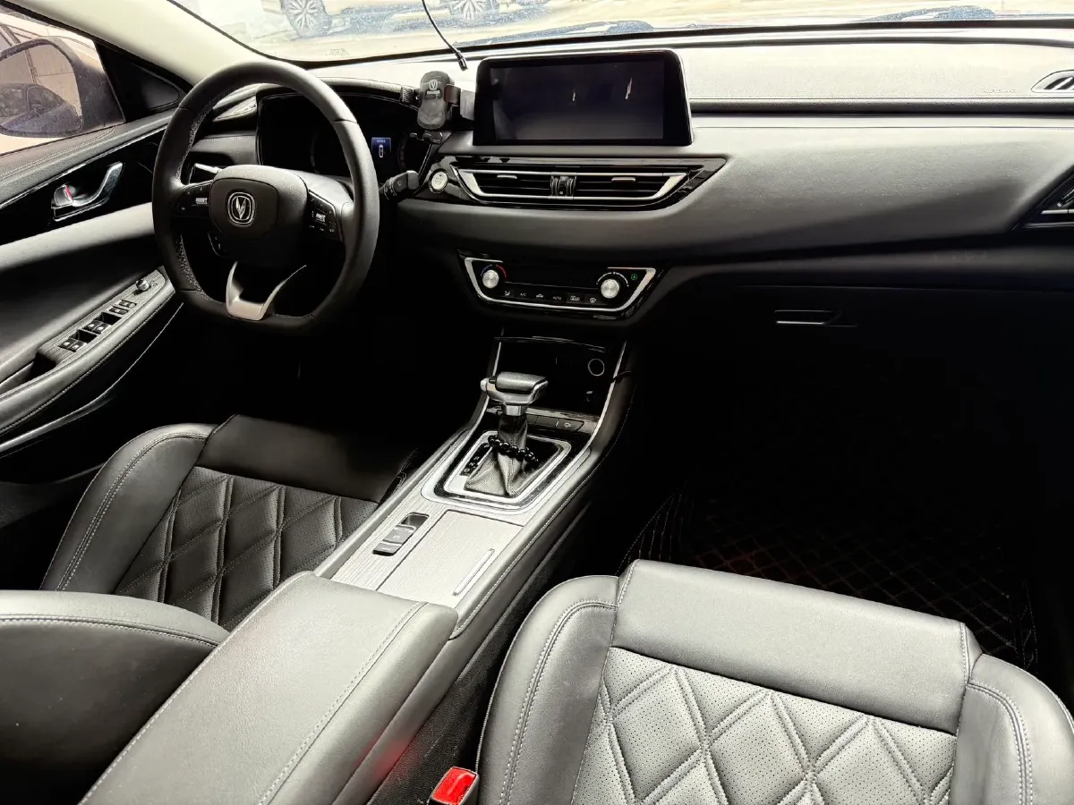 2022 ChangAn Raeton CC 1.5T 188HP L4 7DCT,autocango,china used car exporter,china ev exporter,chinese used car exporter,chinese used ev exporter