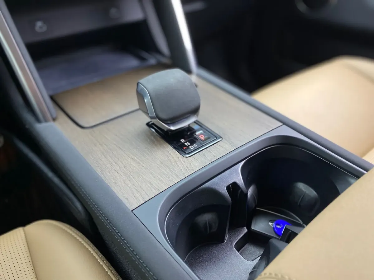 2024 Land Rover Discovery Sport 2.0T 249HP L4 9AT,autocango,china used car exporter,china ev exporter,chinese used car exporter,chinese used ev exporter