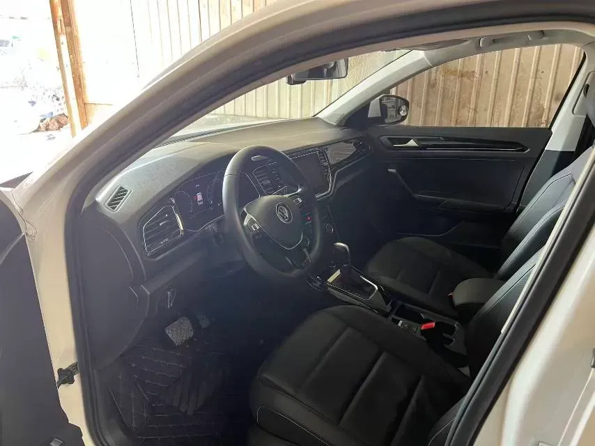 2021 Volkswagen T-Roc 1.4T 150HP L4 7DCT,autocango,china used car exporter,china ev exporter,chinese used car exporter,chinese used ev exporter