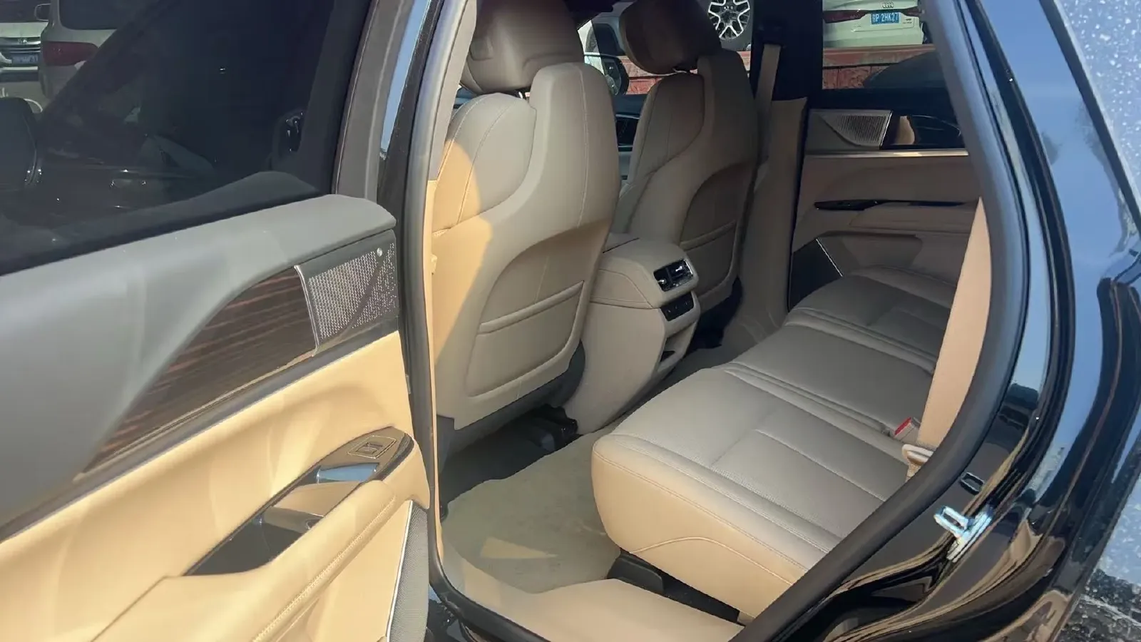 2025 Cadillac XT5 2.0T 237HP L4 9AT,autocango,china used car exporter,china ev exporter,chinese used car exporter,chinese used ev exporter