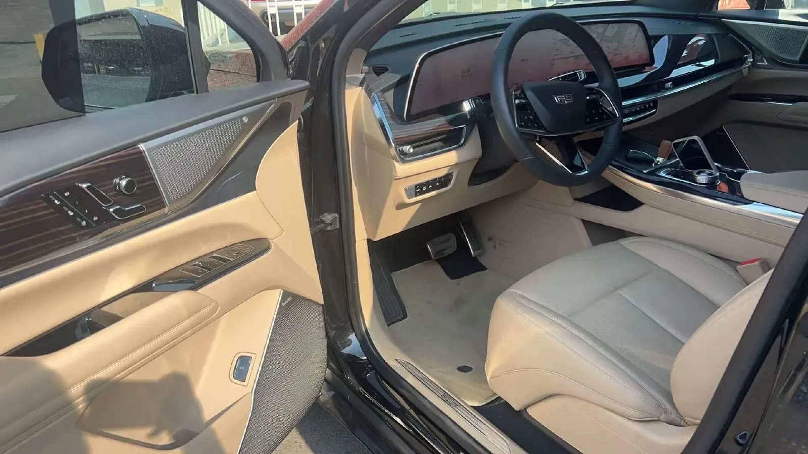 2025 Cadillac XT5 2.0T 237HP L4 9AT,autocango,china used car exporter,china ev exporter,chinese used car exporter,chinese used ev exporter