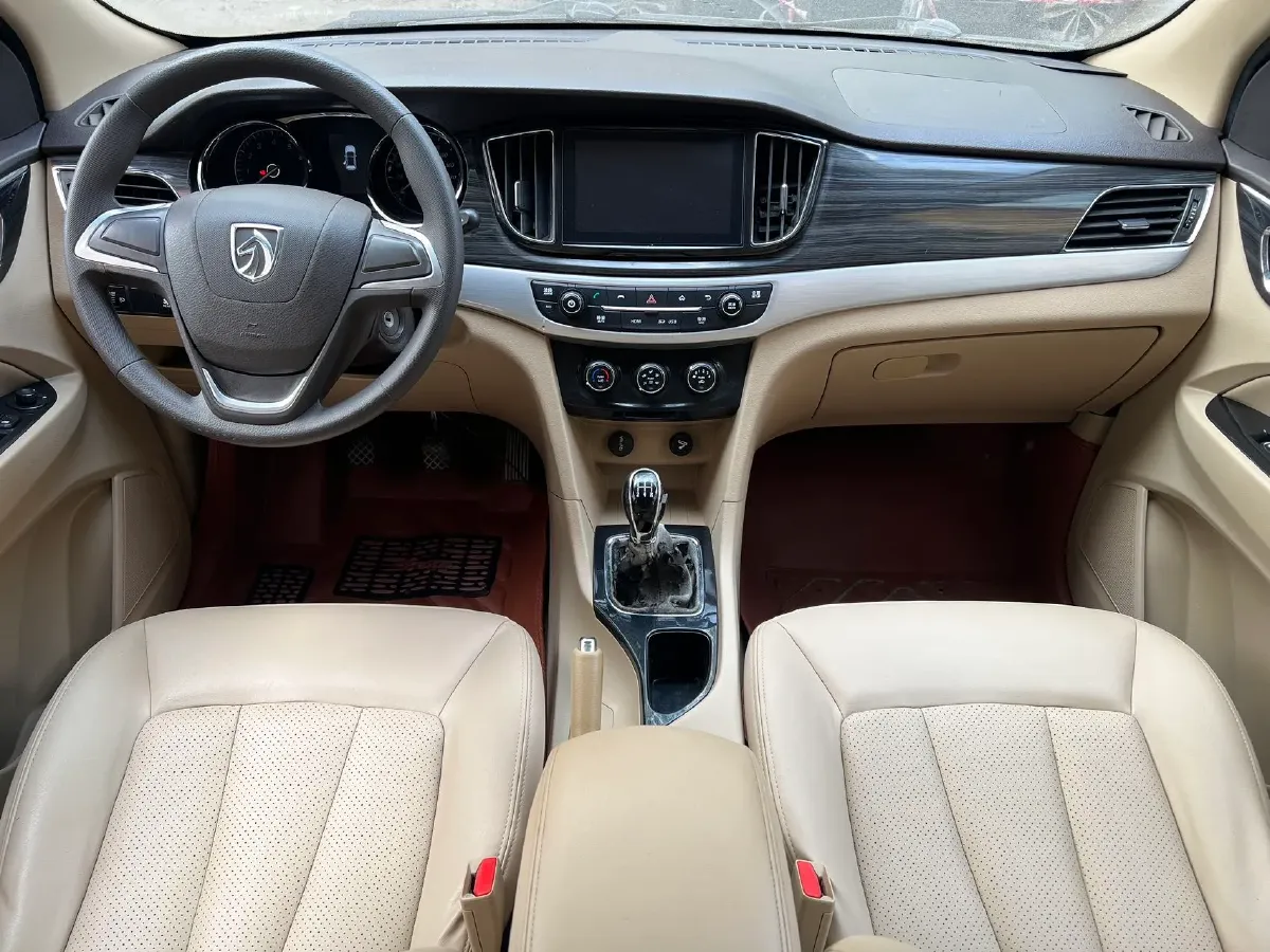 2016 BaoJun 560 1.5T 150HP L4 6MT,autocango,china used car exporter,china ev exporter,chinese used car exporter,chinese used ev exporter