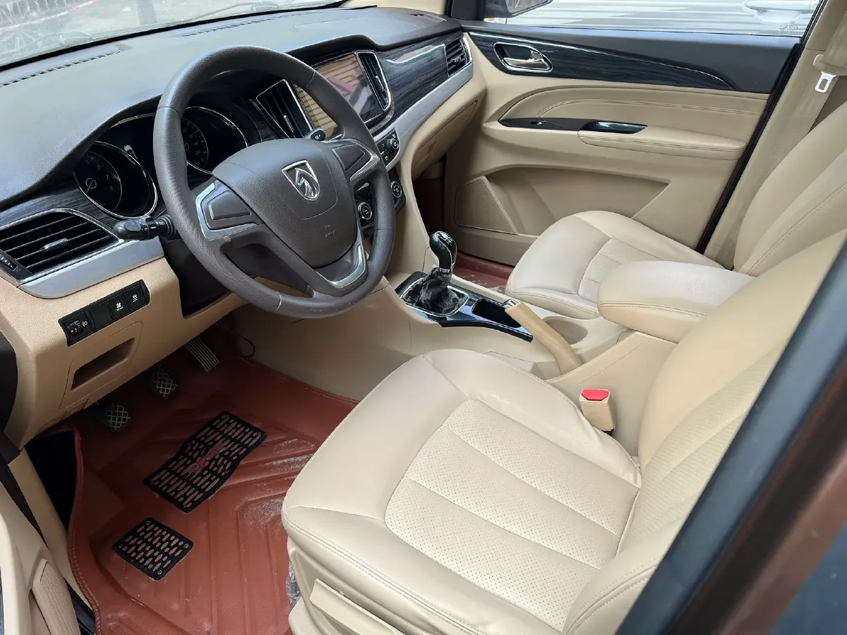 2016 BaoJun 560 1.5T 150HP L4 6MT,autocango,china used car exporter,china ev exporter,chinese used car exporter,chinese used ev exporter