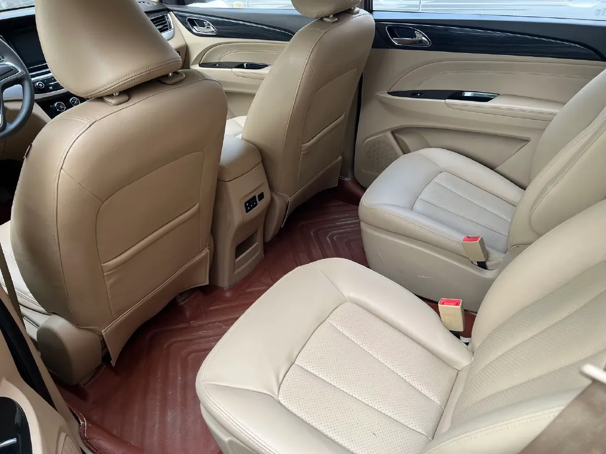 2016 BaoJun 560 1.5T 150HP L4 6MT,autocango,china used car exporter,china ev exporter,chinese used car exporter,chinese used ev exporter