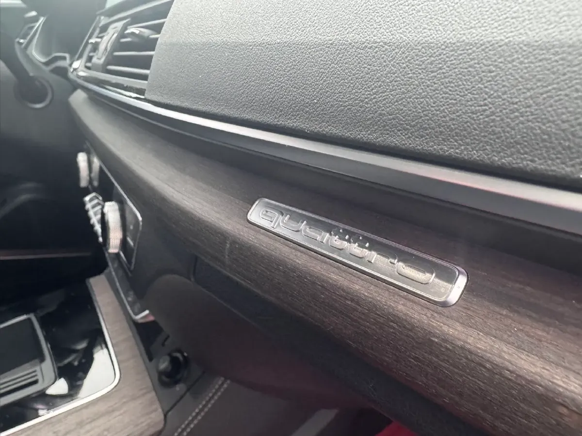 2021 Audi Q5L 2.0T 252HP L4 7DCT,autocango,china used car exporter,china ev exporter,chinese used car exporter,chinese used ev exporter