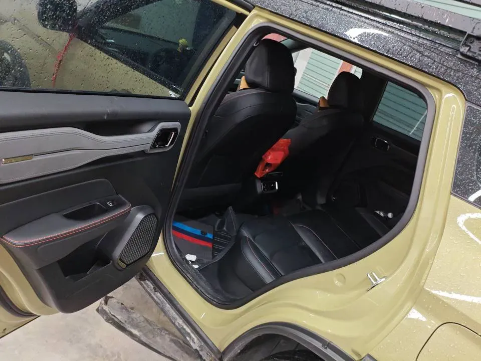 2025 Geely Cowboy 1.5T 181HP L4 7DCT,autocango,china used car exporter,china ev exporter,chinese used car exporter,chinese used ev exporter