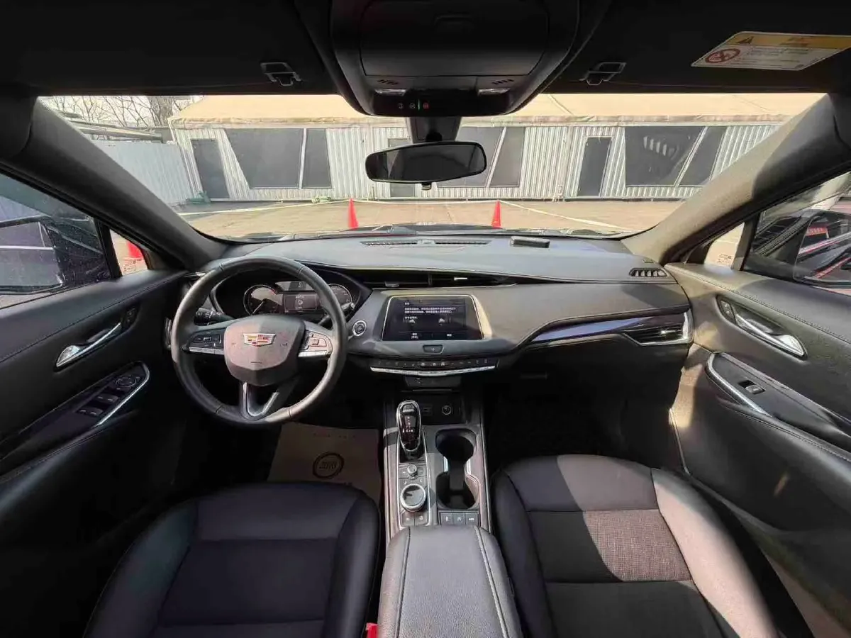 2022 Cadillac XT4 2.0T 237HP L4 9AT,autocango,china used car exporter,china ev exporter,chinese used car exporter,chinese used ev exporter