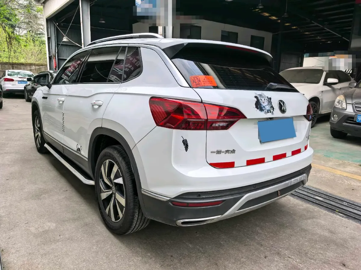 2019 MINI CLUBMAN 1.5T 102HP L3 6AT,autocango,china used car exporter,china ev exporter,chinese used car exporter,chinese used ev exporter