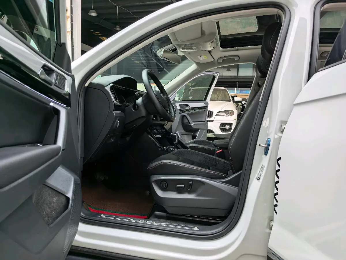 2019 MINI CLUBMAN 1.5T 102HP L3 6AT,autocango,china used car exporter,china ev exporter,chinese used car exporter,chinese used ev exporter