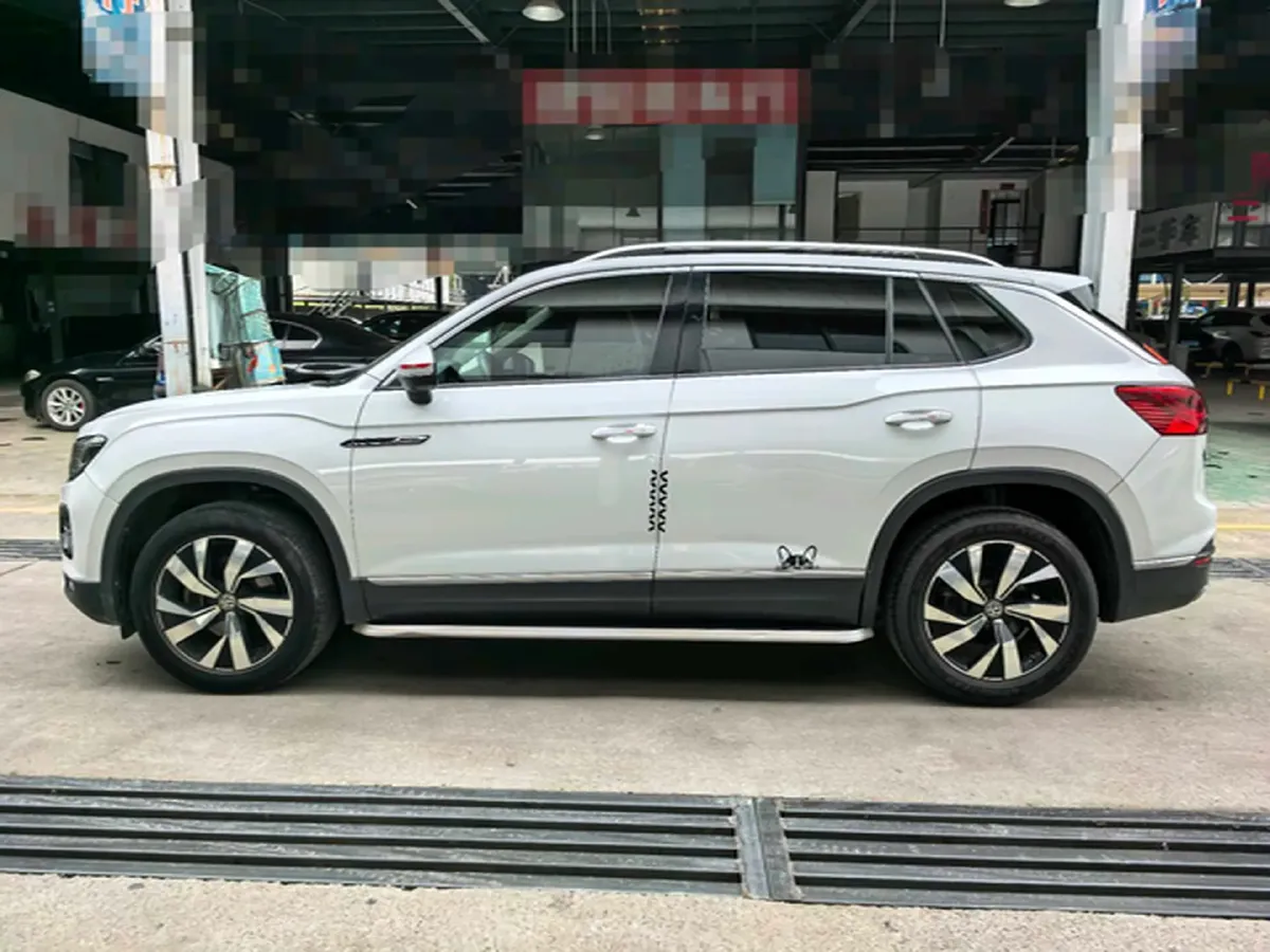 2019 MINI CLUBMAN 1.5T 102HP L3 6AT,autocango,china used car exporter,china ev exporter,chinese used car exporter,chinese used ev exporter