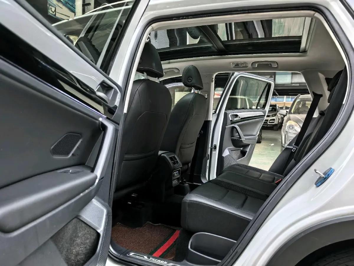 2019 MINI CLUBMAN 1.5T 102HP L3 6AT,autocango,china used car exporter,china ev exporter,chinese used car exporter,chinese used ev exporter