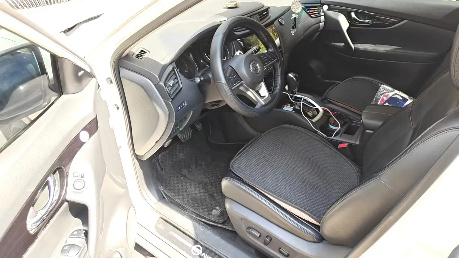 2021 Nissan X-Trail 2.0L 151HP L4 CVT,autocango,china used car exporter,china ev exporter,chinese used car exporter,chinese used ev exporter